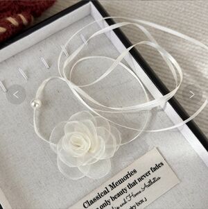 Elegant Mesh Floral Necklace